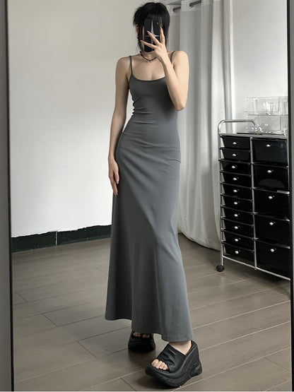 Schlankmachendes Trägerkleid mit hoher Taille