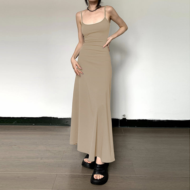 Schlankmachendes Trägerkleid mit hoher Taille