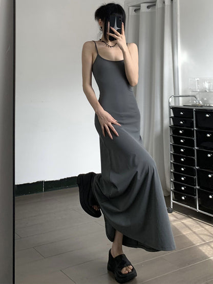 Schlankmachendes Trägerkleid mit hoher Taille
