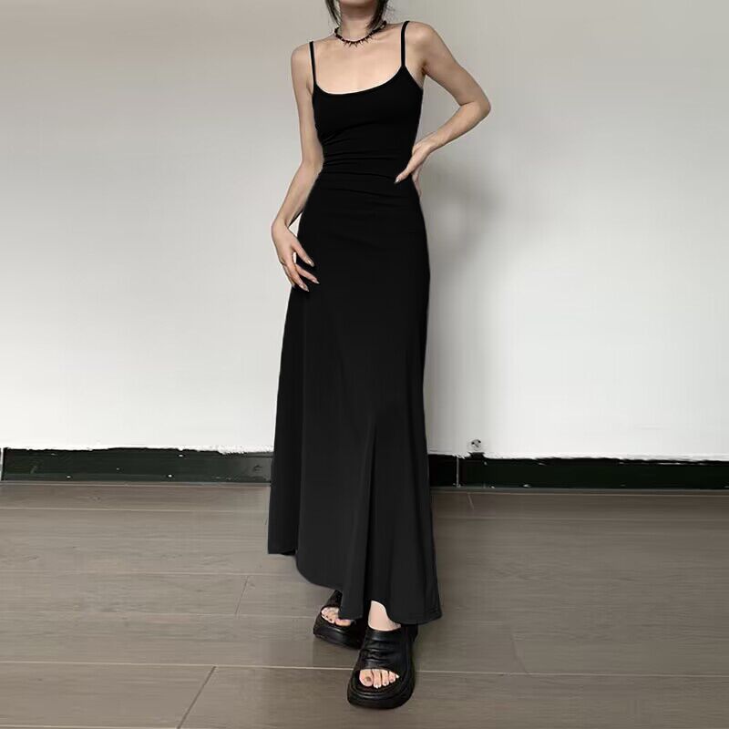 Schlankmachendes Trägerkleid mit hoher Taille