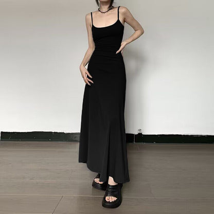 Schlankmachendes Trägerkleid mit hoher Taille