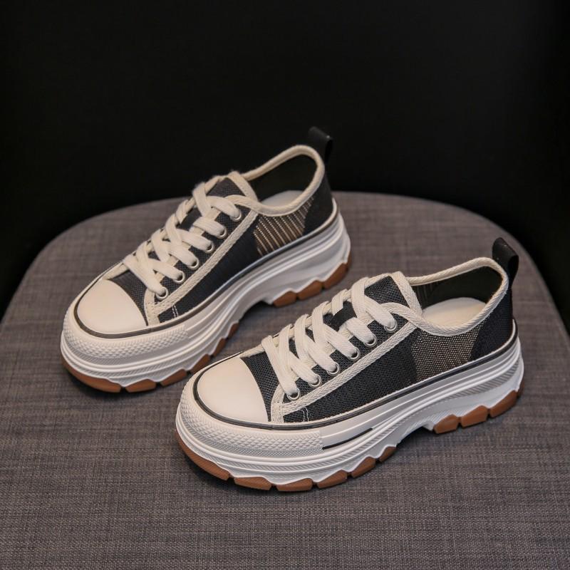 Bequeme Orthopädische Schuhe mit rutschfestem Plateau